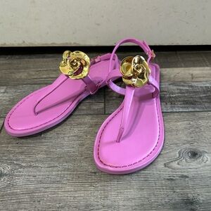 TED BAKER LONDON Harper Rose Gold hardware
T-Strap Leather Sandals